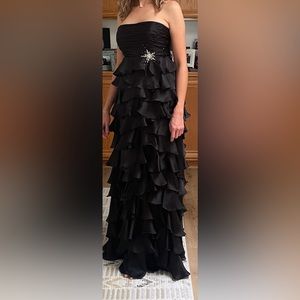 JS BOUTIQUE Tiered Satin Strapless Gown